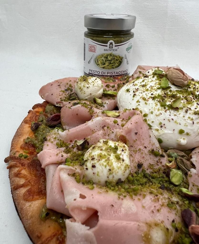 Pizza with pistachio pesto